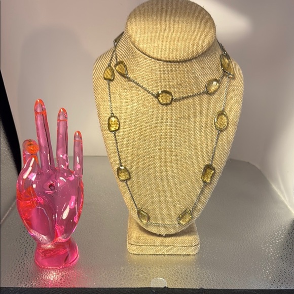 Elegant Gold Necklace - Picture 1 of 3